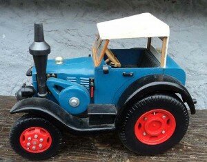LANZ Bulldog Holzmodell Foto 1